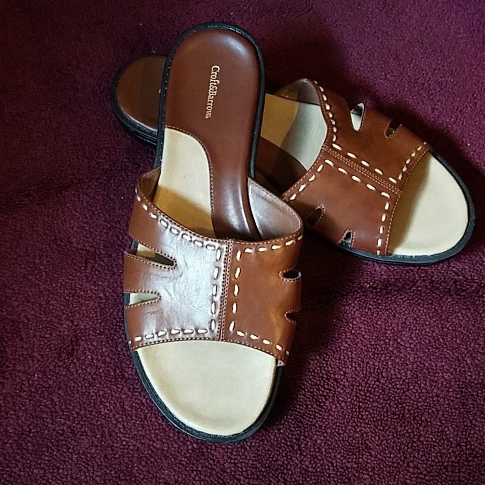 Tan casual slide sandal